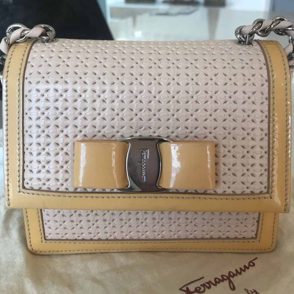 “RARE SALVATORE FERRAGAMO CHAIN SHOULDER BAG. MADE IN ITALY” AU-21-E498 SN.”